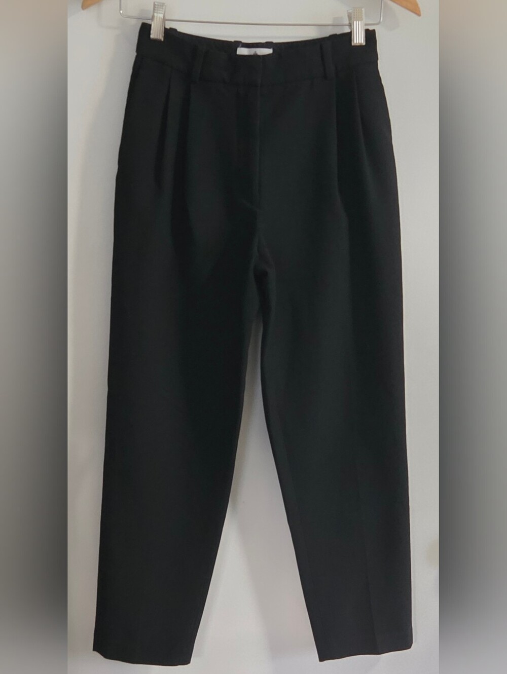 Aritzia Babaton Black Pants Women's pleated pockets Size 2